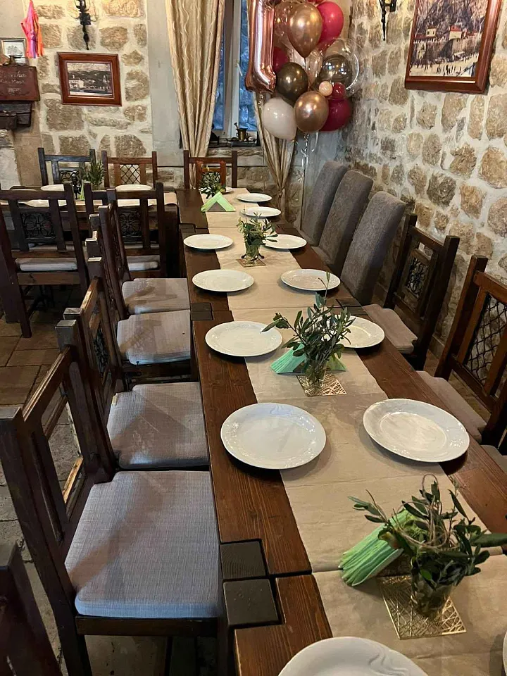 Restaurant am Hauptplatz in Risan — über 90 m²